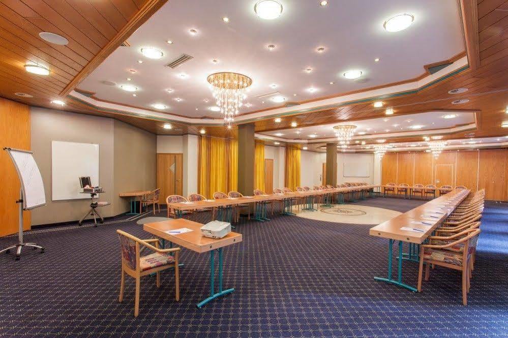 Отель Dorf Alm Willingen Виллинген Экстерьер фото