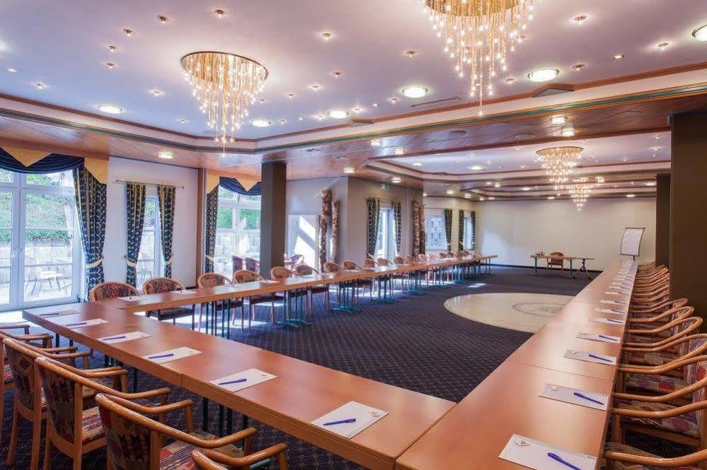 Отель Dorf Alm Willingen Виллинген Экстерьер фото