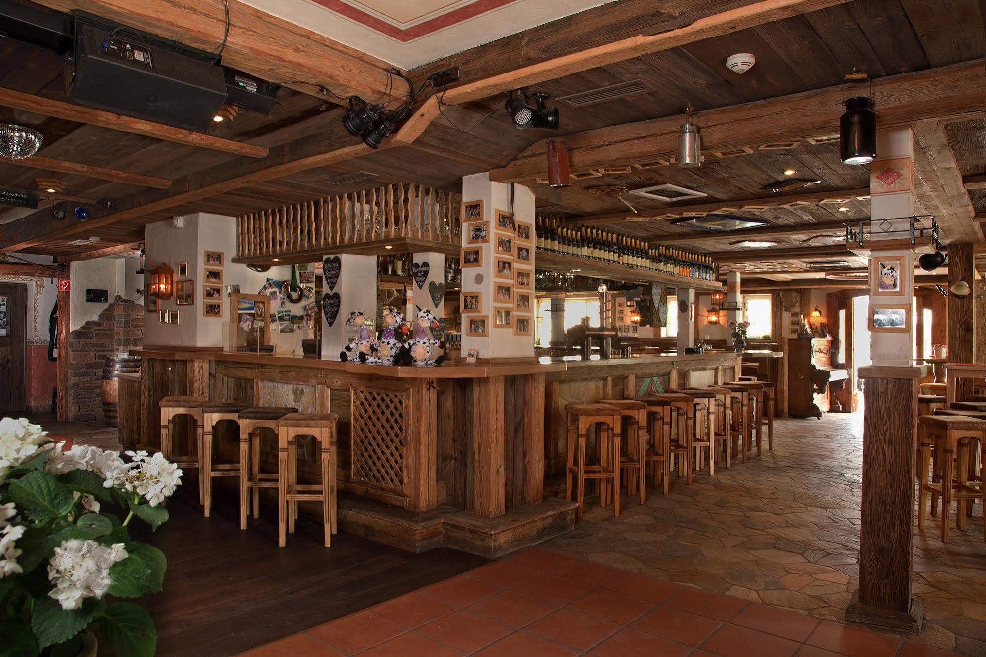 Отель Dorf Alm Willingen Экстерьер фото